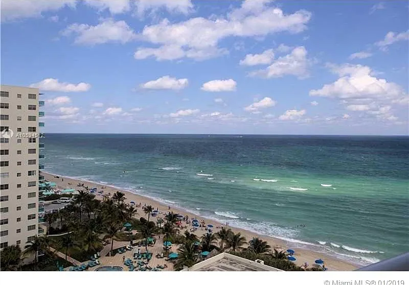 Tides On Hollywood Beach — Photo 2