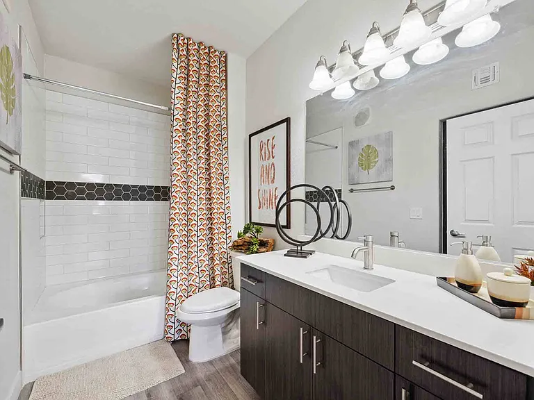 Zone Luxe, Glendale, AZ, Bathroom