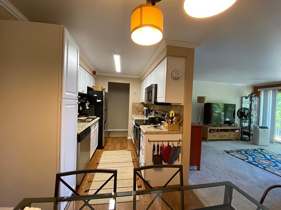 1st image of 11208 NE 68th St APT 127