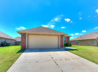 908 SW 12th St, Moore, OK 73160