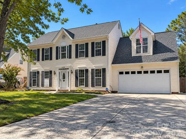 10008 Wild Dogwood Ct, Charlotte, NC 28273