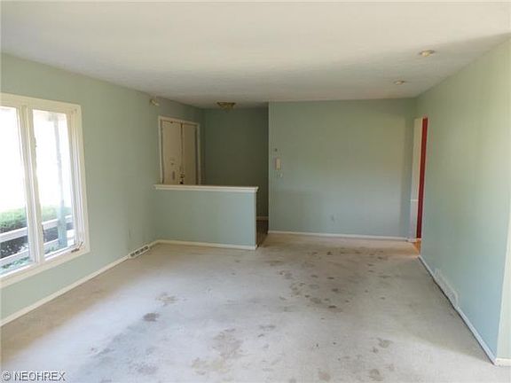5th image of 4896 Foxlair Trl