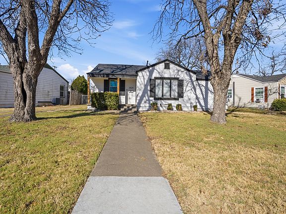 3rd image of 3824 Desert Ridge Dr