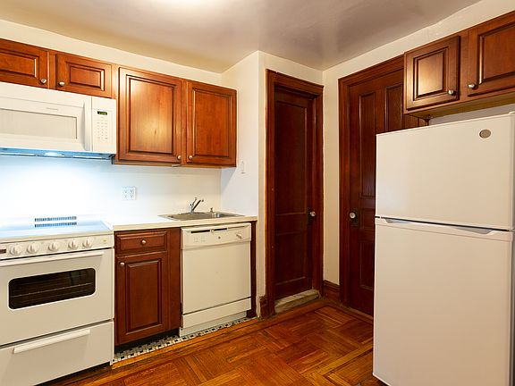 3rd image of 314 Garfield Pl APT 4