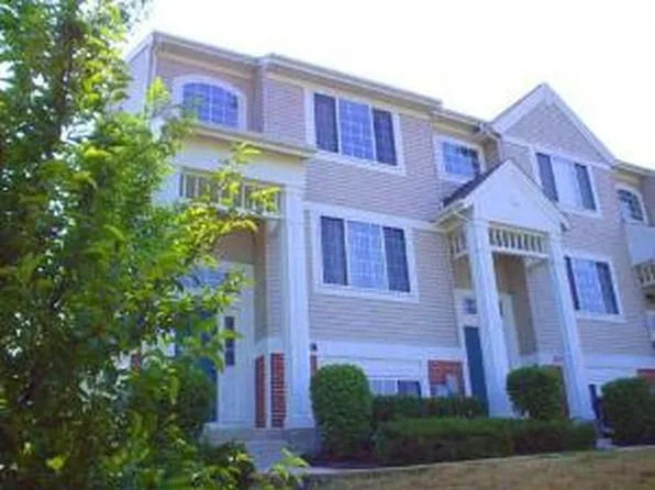 1098 Savoy Ct, Elk Grove Village, IL 60007