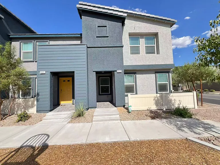 1923 Stanza Vista St — Photo 1