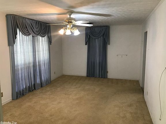 4th image of 1602 Belmoor Dr