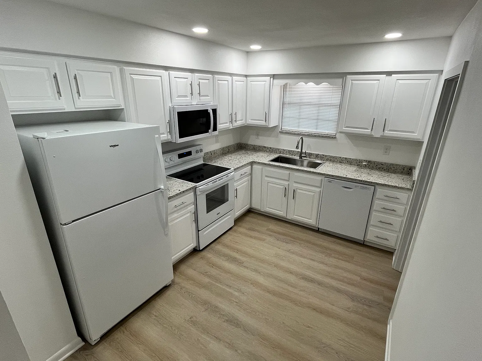 2 bed, 1052 sqft, $1,400 — Photo 3