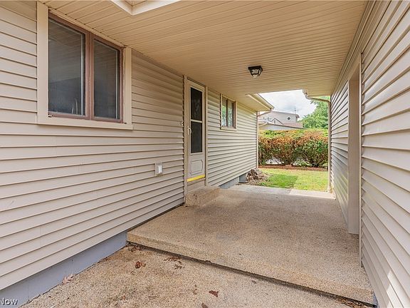 5th image of 2163 Hollywood St NE