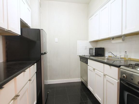 3rd image of 40 E 68th St #1D