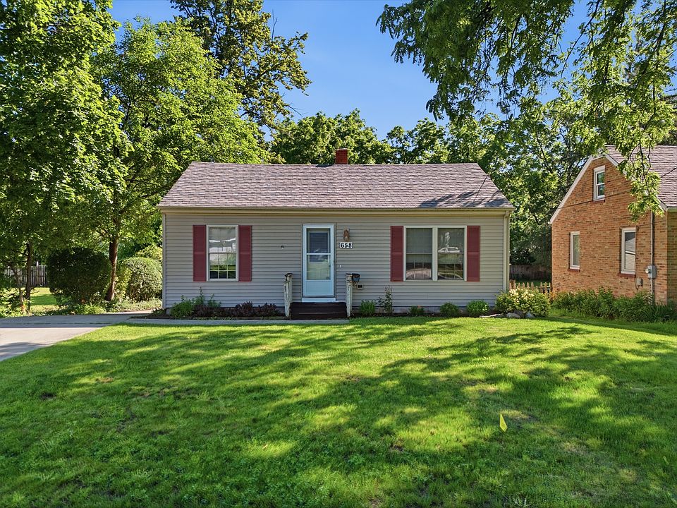 1st image of 658 Pleasant St