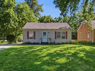 658 Pleasant St, Woodstock, IL 60098