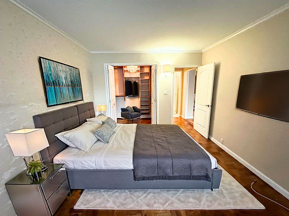 4th image of 240 E 76th St APT 3V
