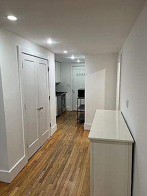 5th image of 118 Waverly Pl APT 1B