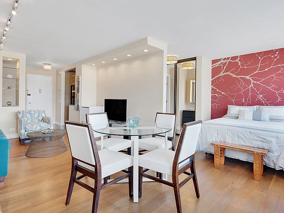 4th image of 205 W End Ave APT 22R