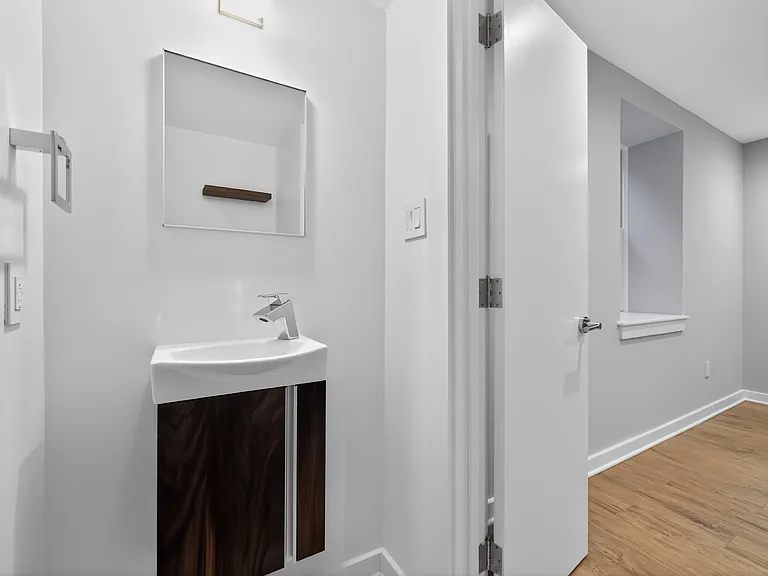869 Corinthian Ave #1 — Photo 14