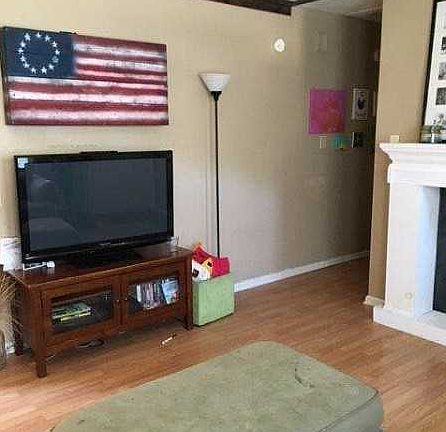 3rd image of 5803 Fawkes St