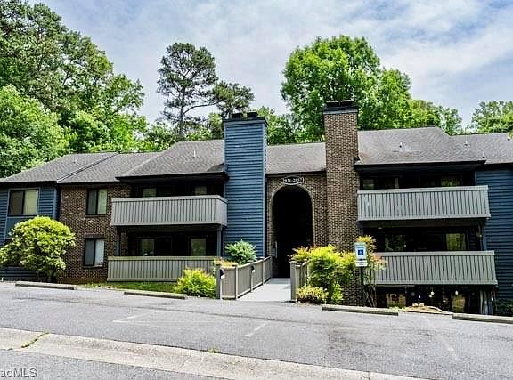 2nd image of 2935 Oaktop Cir