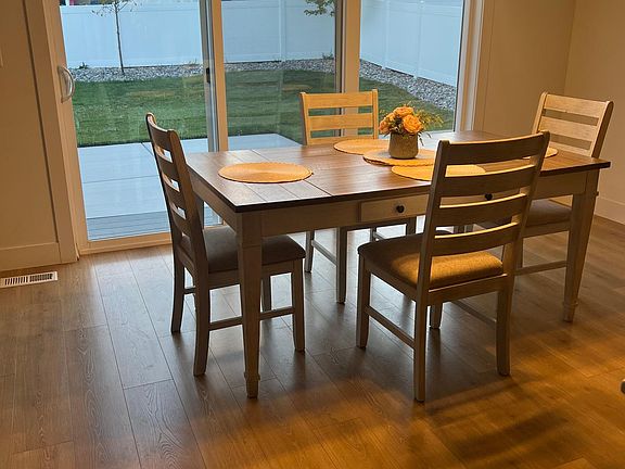 3rd image of 69 Midland Dr