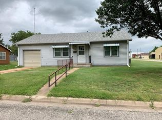 301 W 13th St, Ellsworth, KS 67439