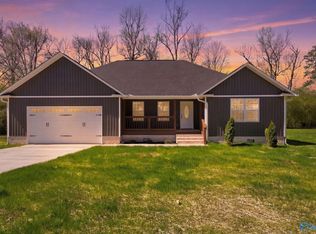 299 Creekside Dr, Albertville, AL 35950