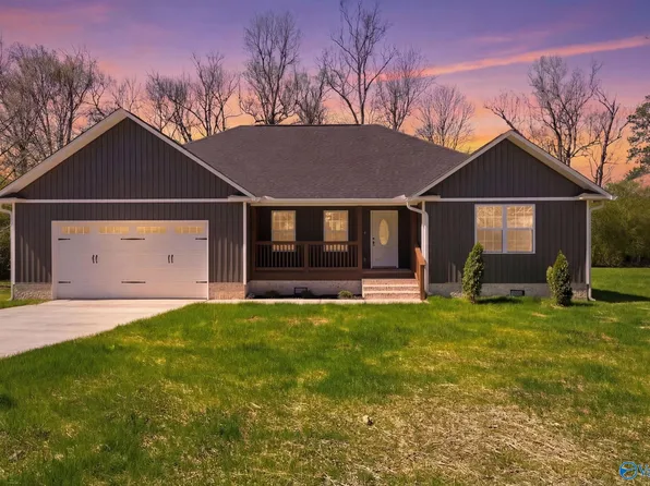 317 Creekside Dr, Albertville, AL 35950