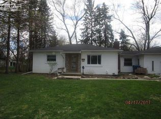811 W Silver Lake Rd, Fenton, MI 48430