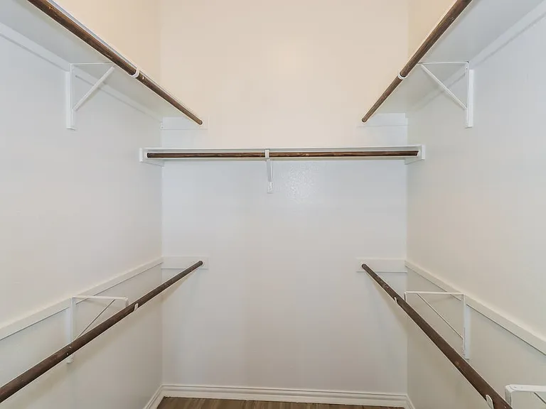 1913 Chimney Dr — Photo 12