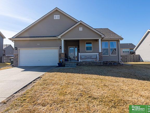 2nd image of 2205 Alexandra Rd