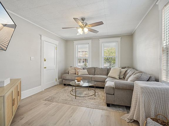 2nd image of 124 Dalton St #1