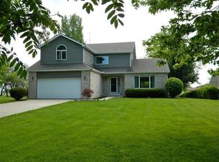 1504 Meadowglen Dr, Valparaiso, IN 46383