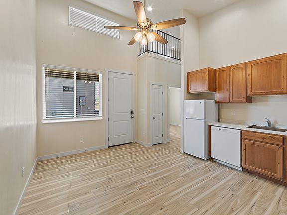 4th image of 2158 E Bonnies Way