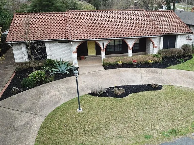 5704 Lands End — Photo 2