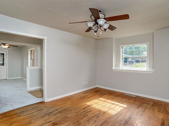 4th image of 112 S Grandview St