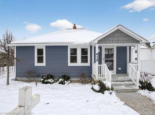 415 Putnam St, Pinckney, MI 48169