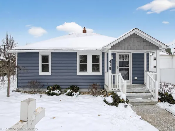 415 Putnam St, Pinckney, MI 48169