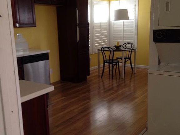 5th image of 1042 Lincoln Ave