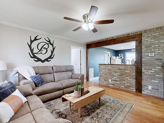 2nd image of 1075 Heatherwood Rd