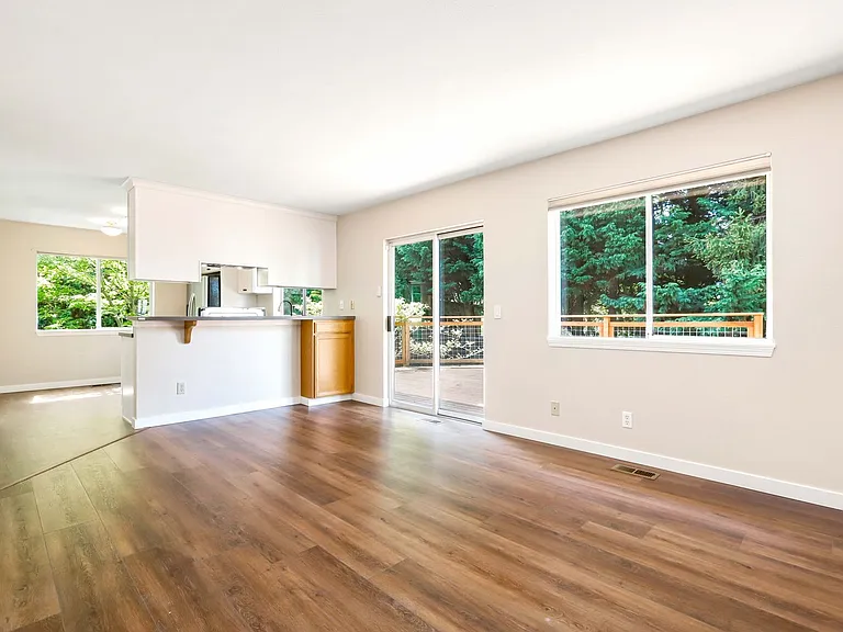 2535 Jones Ave NE — Photo 4