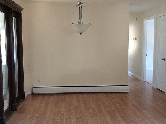 3rd image of 257 Rosemont St