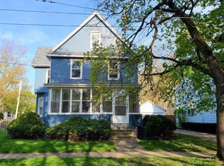 121 N May St, Aurora, IL 60506