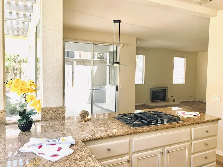 1551 Sapphire Ln — Photo 5