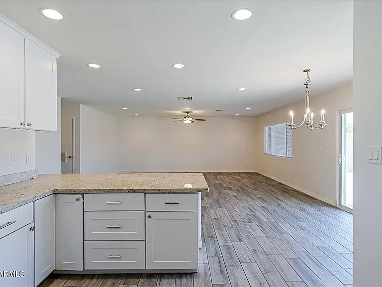 536 N Cheri Lynn Dr — Photo 12