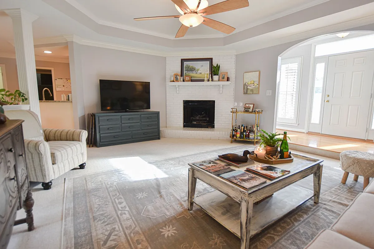 Building Photo - 2562 Stone Briar Dr