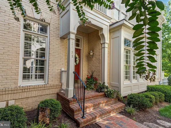 12731 Lady Somerset Ln, Fairfax, VA 22033