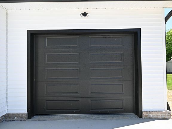 5th image of 170 Claire St