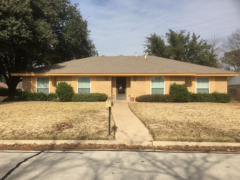 1st image of 921 Leslie Dr