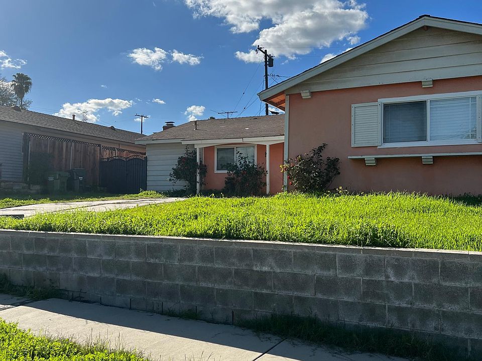 2nd image of 2641 Tortosa Ave
