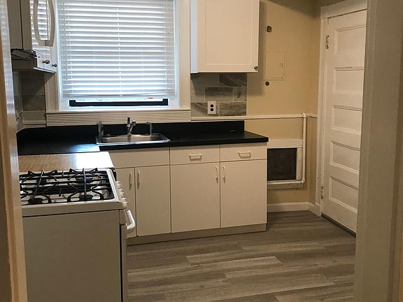 2nd image of 26 Linden Pl APT 6