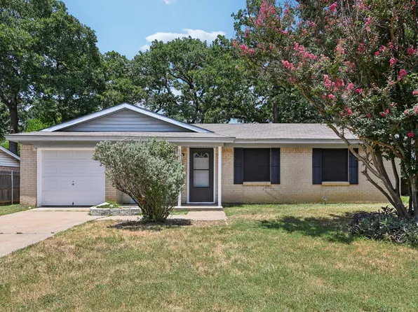 2203 Cales Dr, Arlington, TX 76013